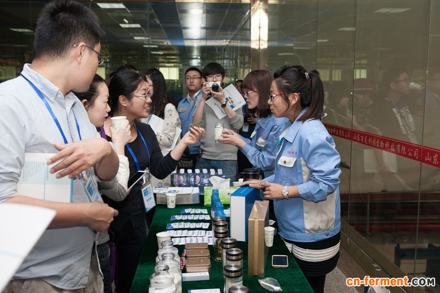 记者在百龙创园生物科技有限公司采访
