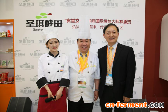 圣琪酵母&ldquo;食堂女神&rdquo;慕曦上海烘焙展拜师林承贤大师