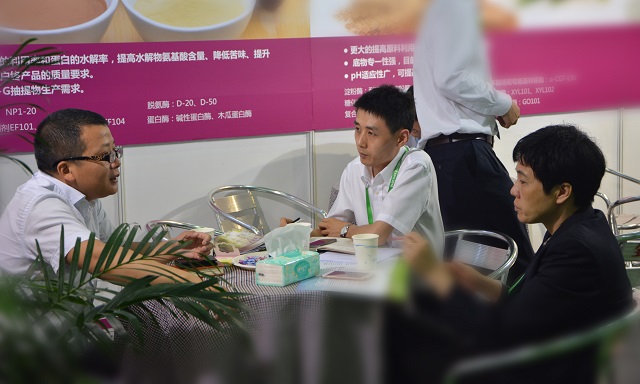 股份公司研发中心主任姚娟接待特种酶制剂客户