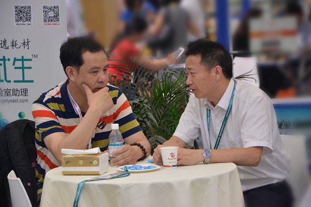 微生物营养事业部总经理杜支红接待到访客户