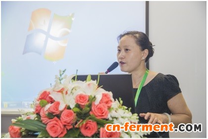 中国淀粉工业协会变性淀粉专业委员会秘书长洪雁女士作为变性淀粉分论坛主持人