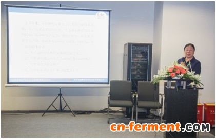 中国淀粉工业协会糖醇专业委员会主任李瑛女士作为糖醇分论坛主持人及演讲嘉宾