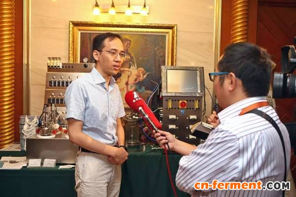 &ldquo;伦世仪教育基金&rdquo;杰出青年学者获得者接受媒体采访