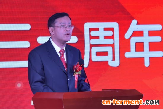 集团公司党委副书记、股份公司总经理李知洪主持会议