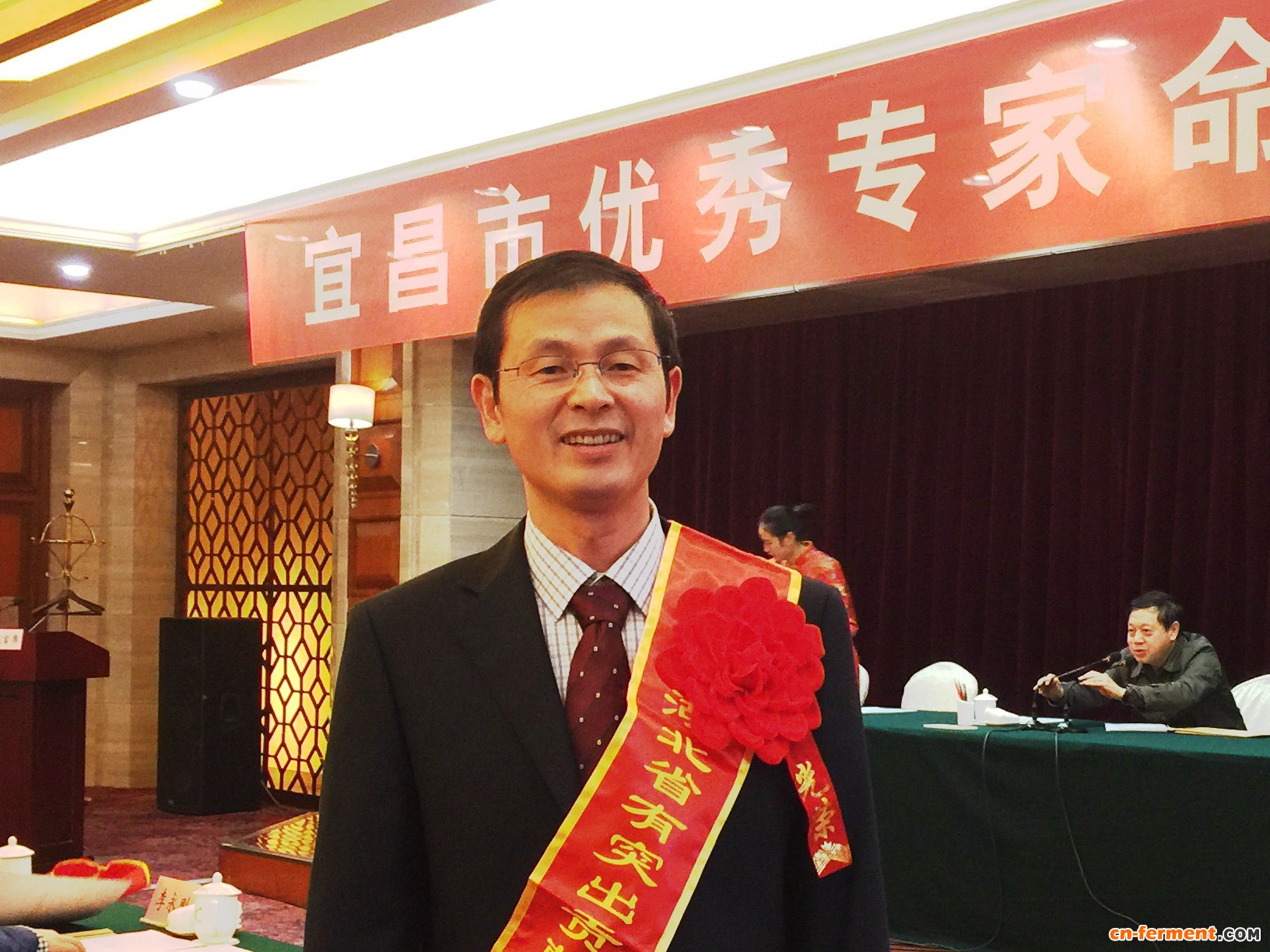 股份公司副总经理覃先武