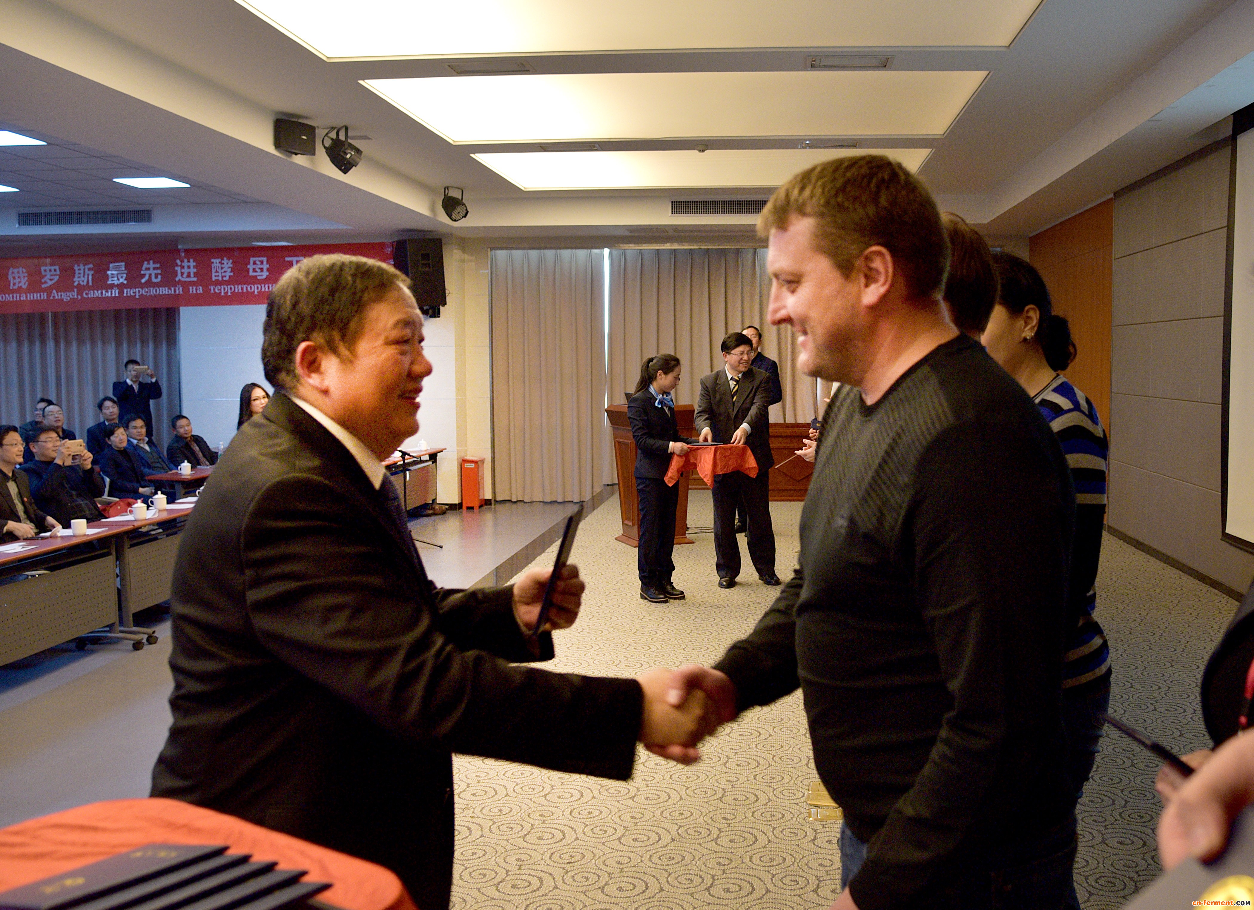 安琪俄罗斯员工中国培训结业典礼在总部举行