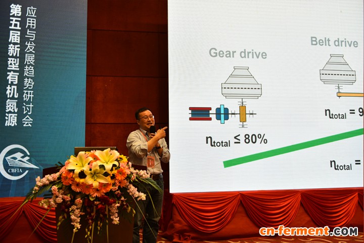 肖猛.jpg 肖猛作报告