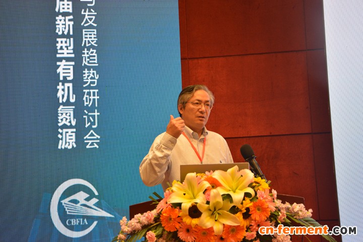 谭文松.jpg 谭文松作报告