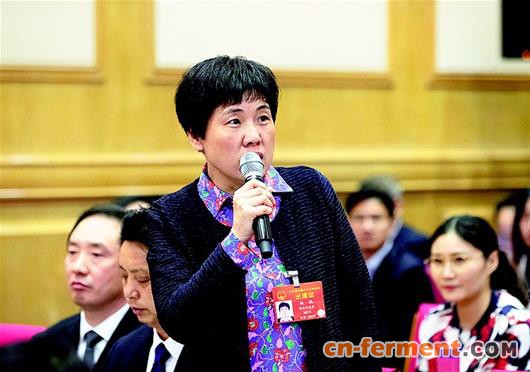 图为：姚鹃代表