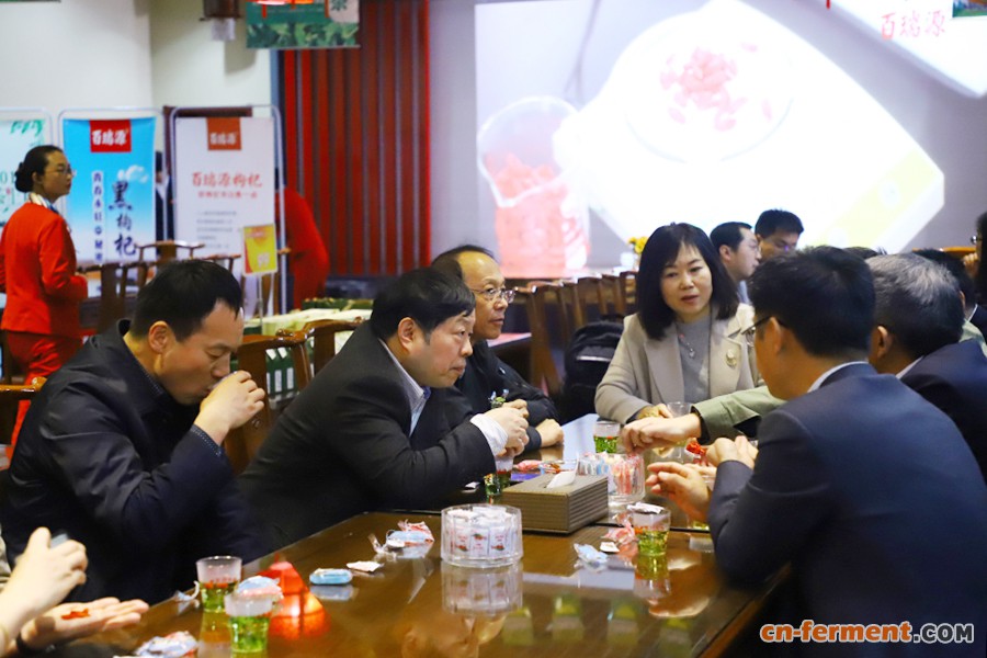 中国工程院院士、江南大学校长陈坚率领的项目组专家与百瑞源研发团队进行座谈