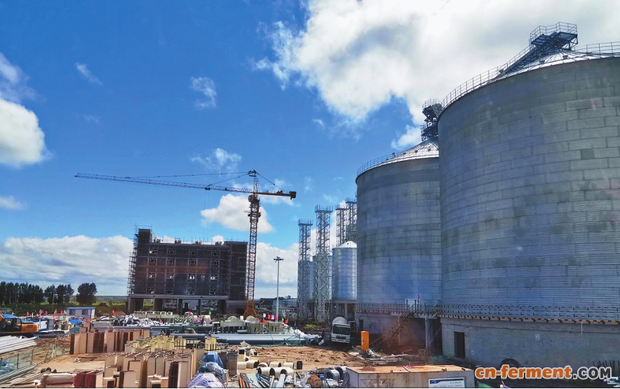 海伦30万吨生物燃料乙醇项目施工现场。